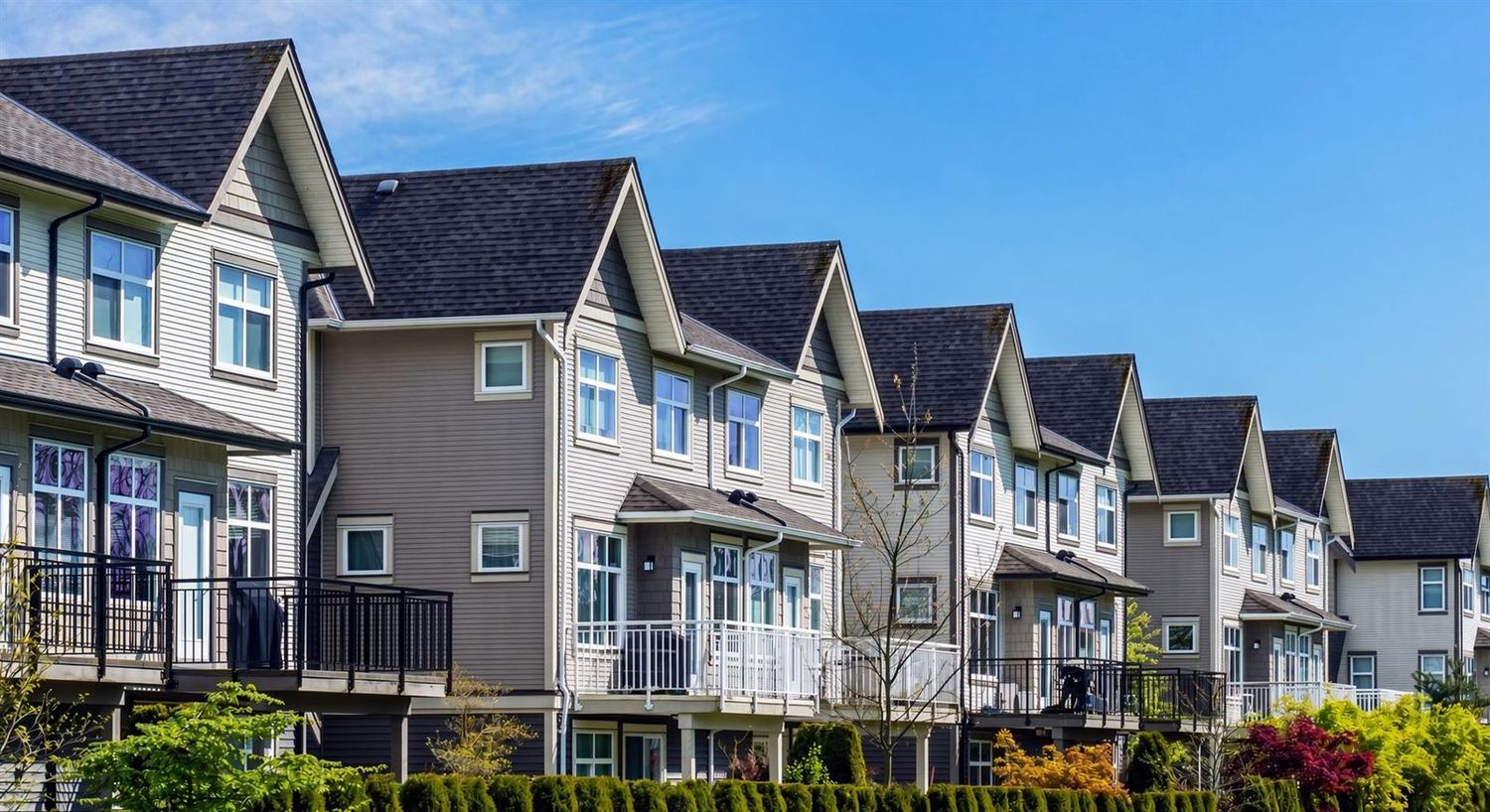 Row of townhomes in a Twin Cities association